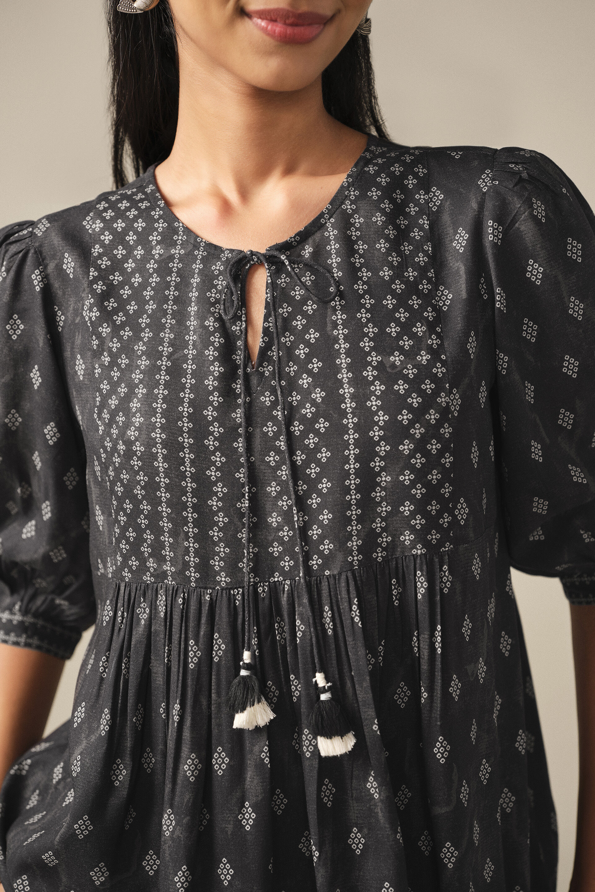 Printed Puff Sleeves Top in Black, Black, image 2